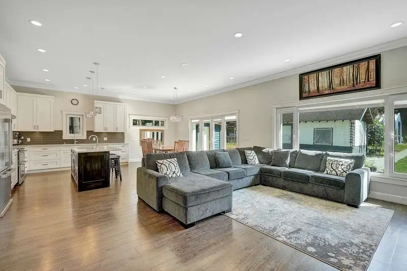 20210 28 AVENUE - photo 2 of 40