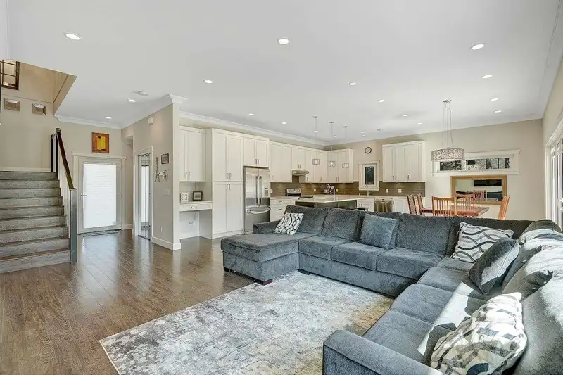 20210 28 AVENUE - photo 3 of 40