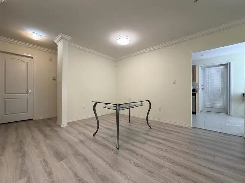 207 5683 HAMPTON PLACE - photo 3 of 7