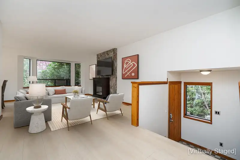 6578 130A STREET - photo 2 of 40