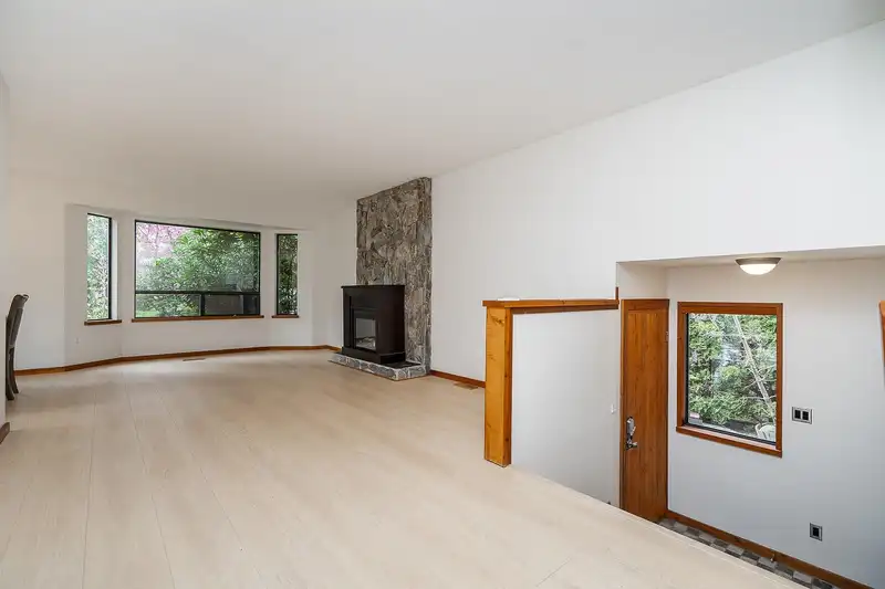 6578 130A STREET - photo 3 of 40
