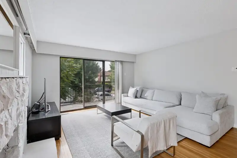 651 E 17TH AVENUE - photo 4 of 39