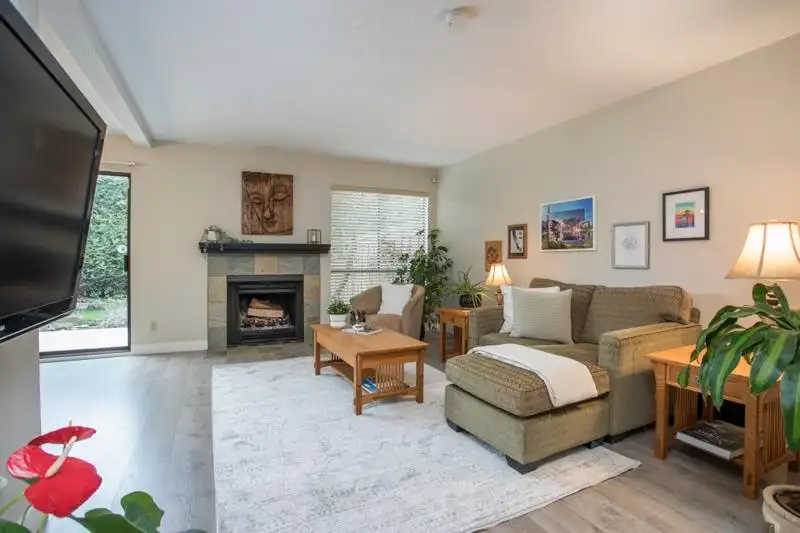 702 4900 FRANCIS ROAD - photo 4 of 35