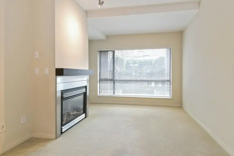 105 10866 CITY PARKWAY - photo 2 of 25