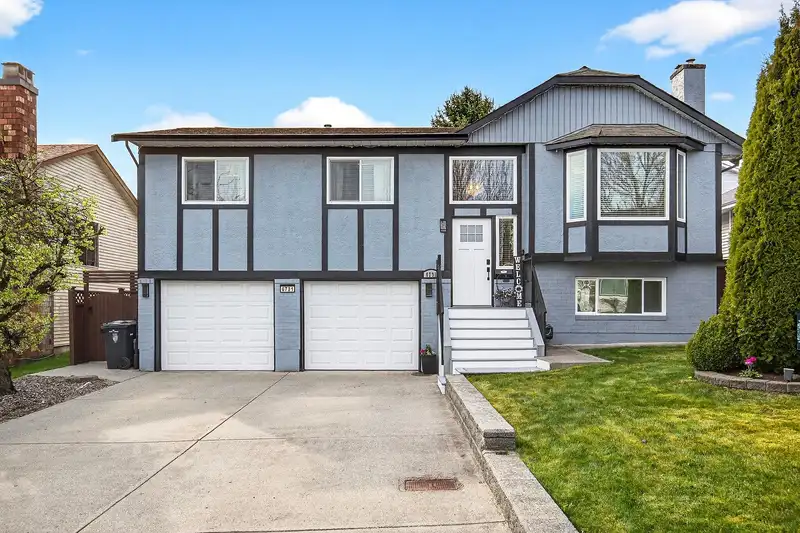 6731 196B PLACE - photo 2 of 40