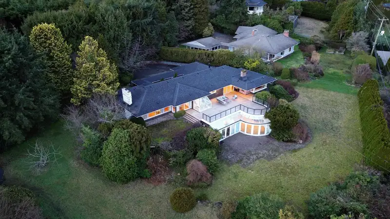 875 EYREMOUNT DRIVE - photo 4 of 34