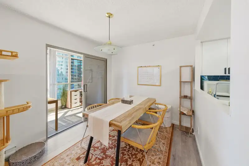 1705 867 HAMILTON STREET - photo 4 of 27