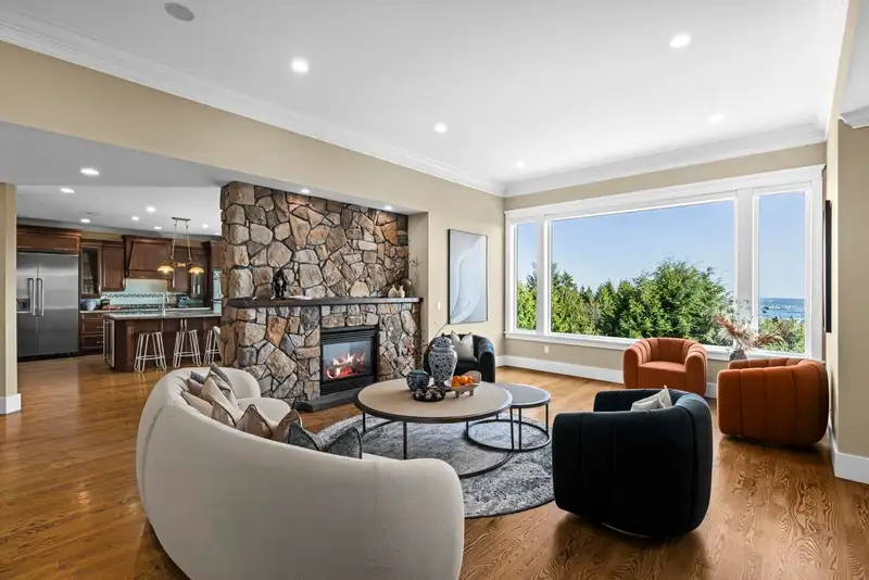 1371 BURNSIDE ROAD - photo 4 of 38