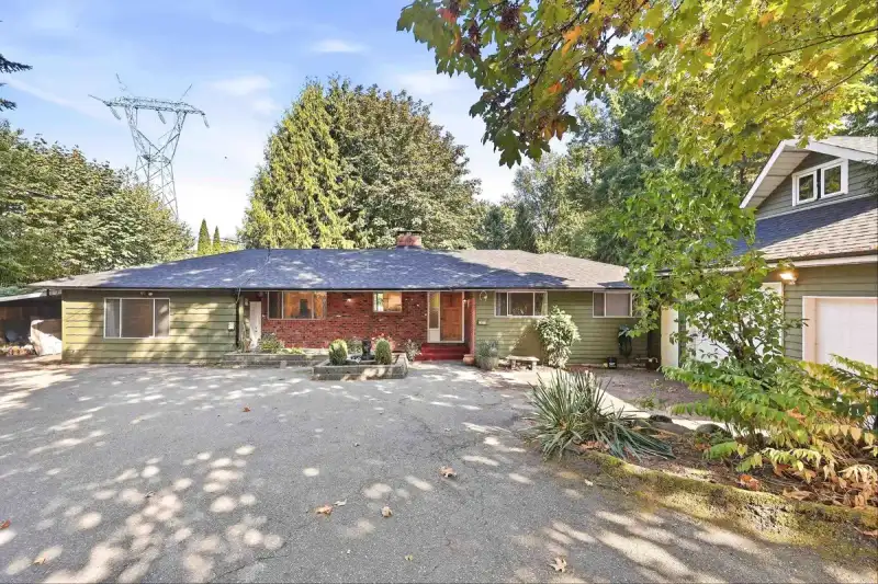 14373 115 AVENUE - photo 1 of 36