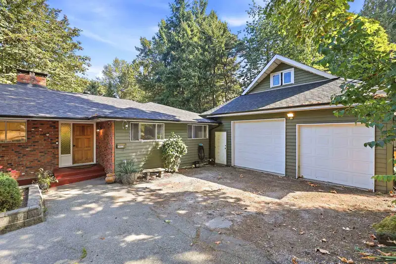 14373 115 AVENUE - photo 3 of 36