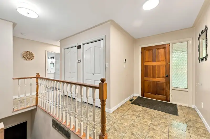 14373 115 AVENUE - photo 4 of 36