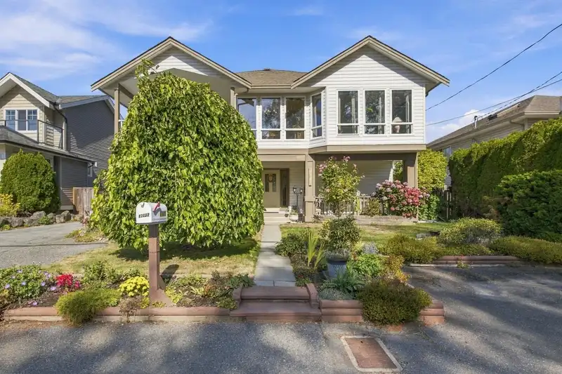 17037 0 AVENUE - photo 1 of 40