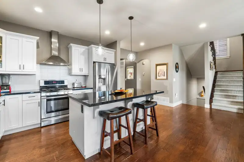 1386 COAST MERIDIAN ROAD - photo 2 of 35