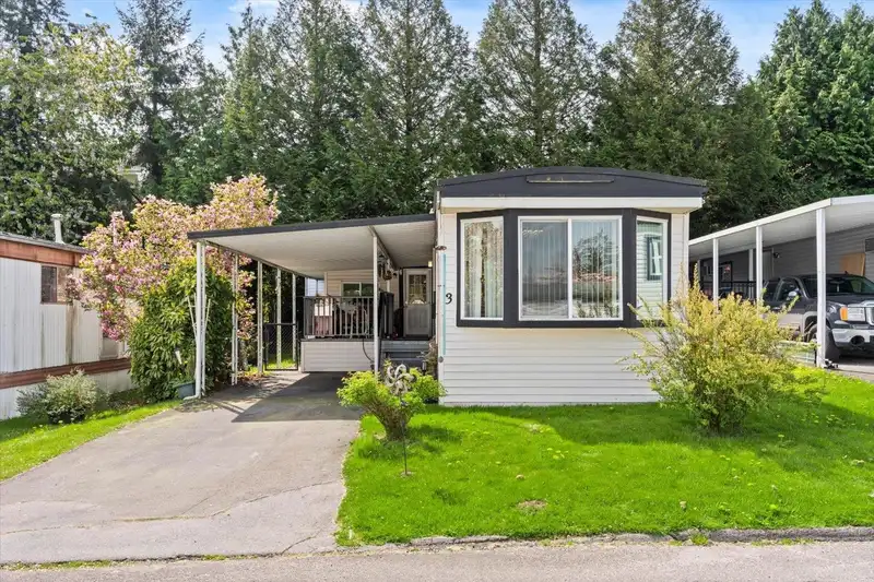 3 8220 KING GEORGE BOULEVARD - photo 2 of 25