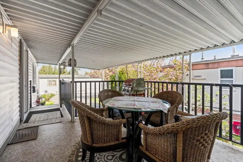 3 8220 KING GEORGE BOULEVARD - photo 4 of 25