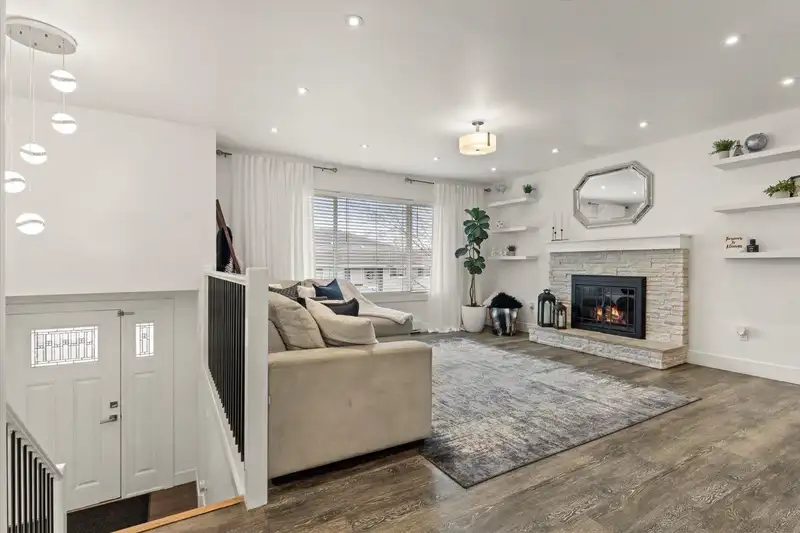 26447 30A AVENUE - photo 4 of 39