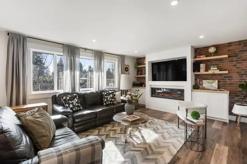 21635 123 AVENUE - photo 1 of 40