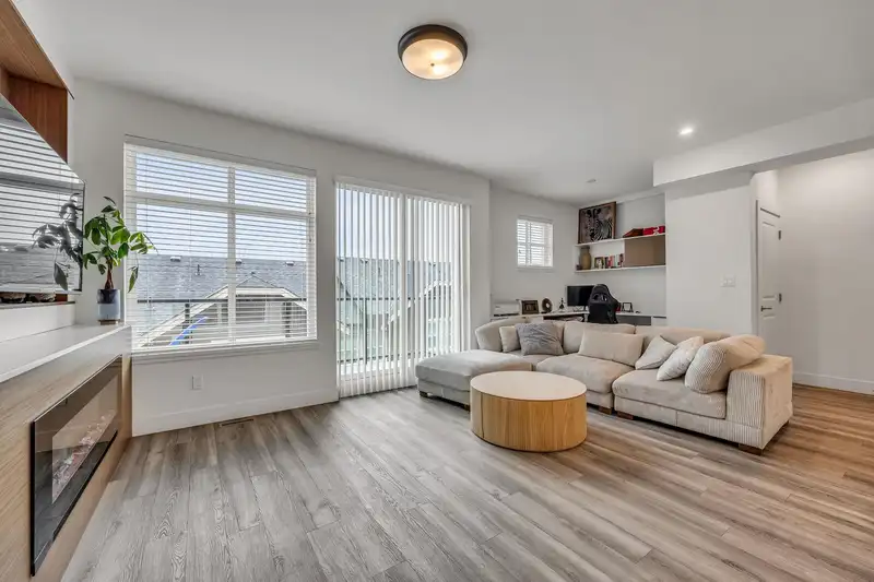 34 10488 124 STREET - photo 4 of 40