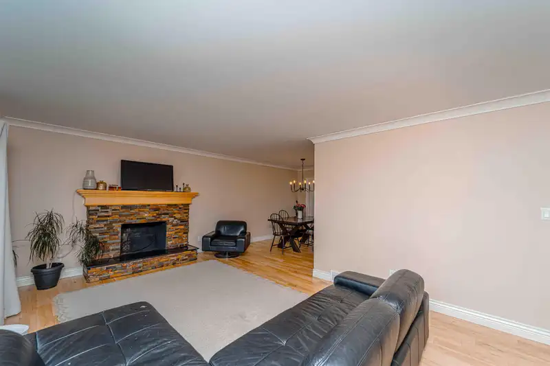33450 HUGGINS AVENUE - photo 4 of 40