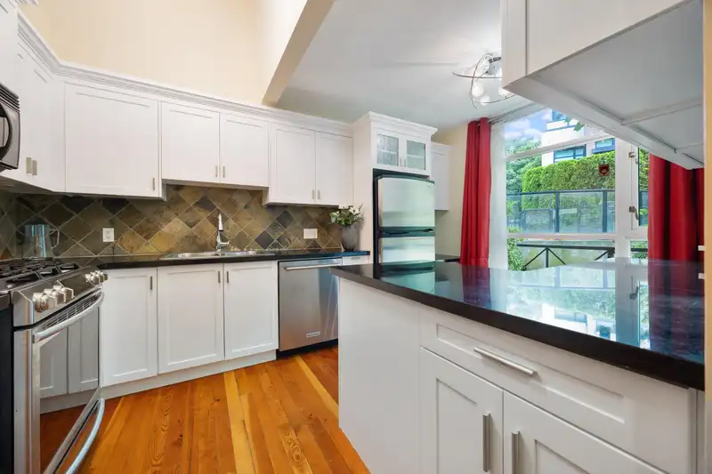 114 8 RENAISSANCE SQUARE - photo 3 of 36
