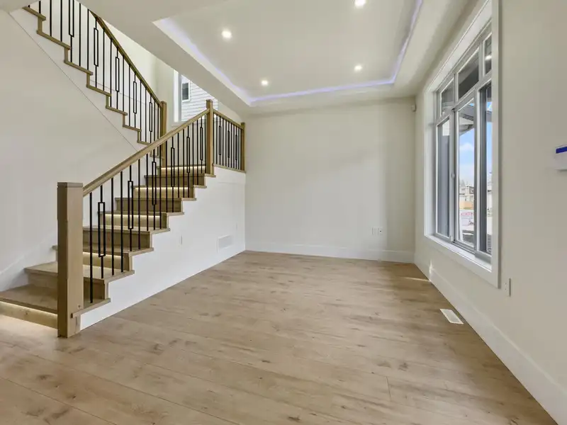20546 75 AVENUE - photo 2 of 21