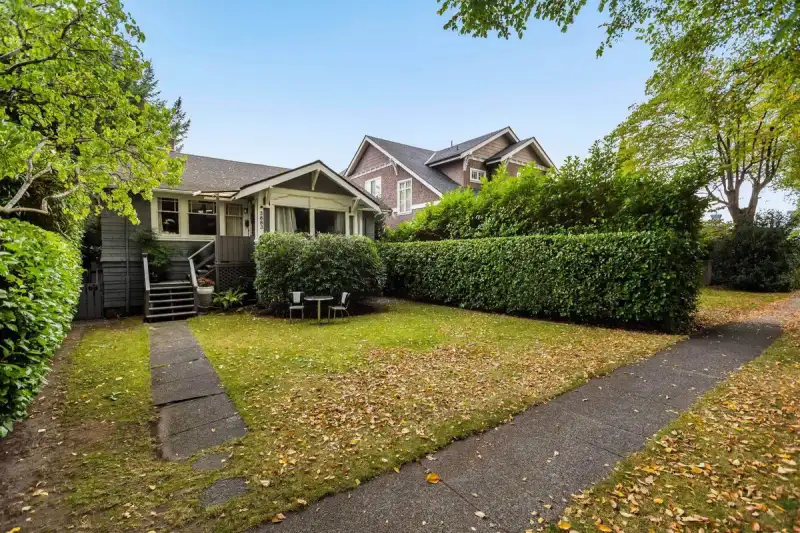 3883 W 20TH AVENUE - photo 4 of 18