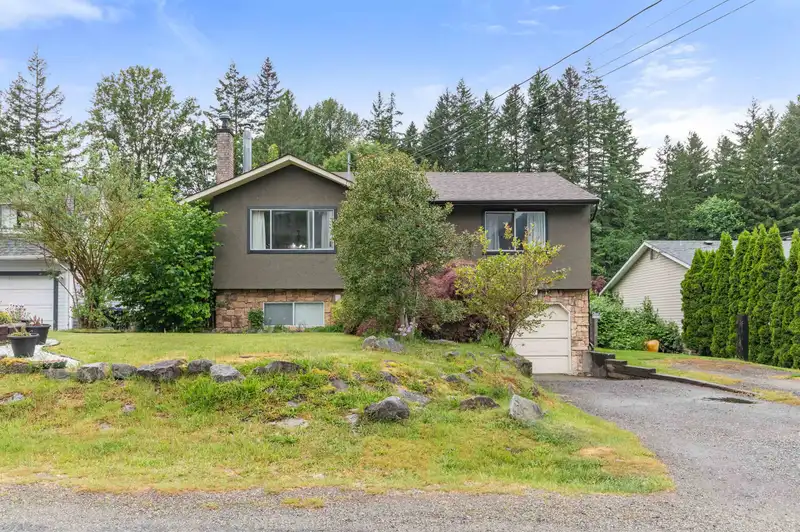 21111 LAKEVIEW CRESCENT - photo 2 of 35