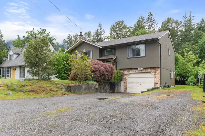 21111 LAKEVIEW CRESCENT - photo 3 of 35