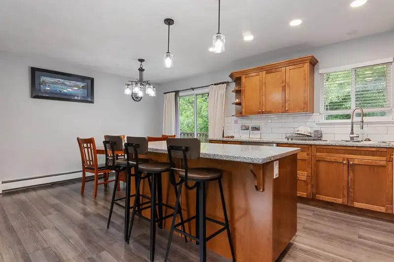 21111 LAKEVIEW CRESCENT - photo 4 of 35