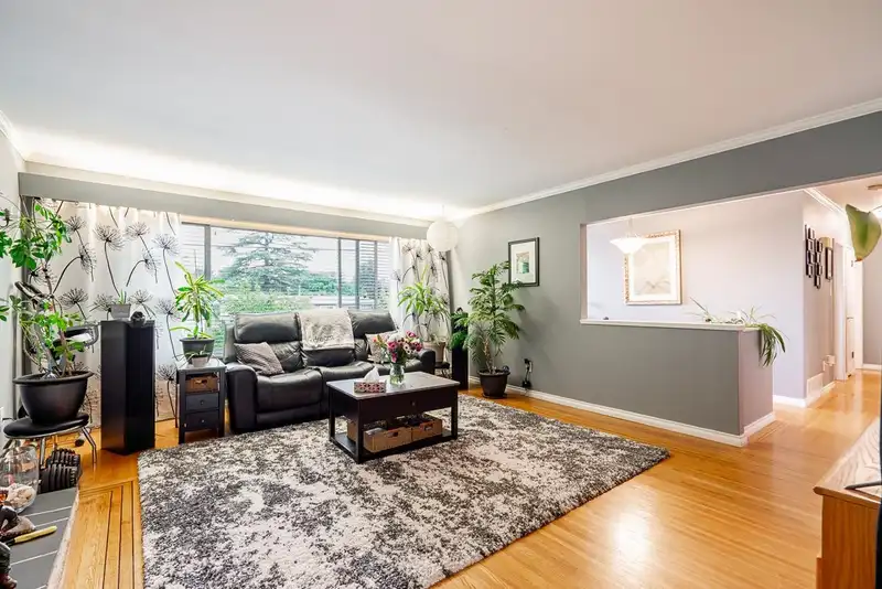 12528 PINEWOOD CRESCENT - photo 1 of 39