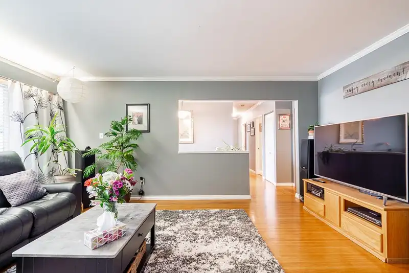 12528 PINEWOOD CRESCENT - photo 4 of 39