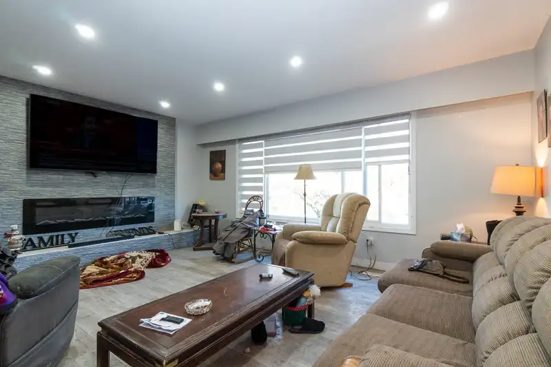 45408 SPARTAN CRESCENT - photo 4 of 29