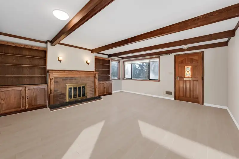 2317 KINGS AVENUE - photo 3 of 17