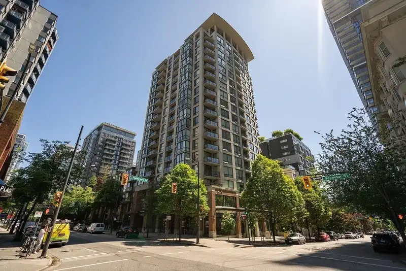 1203 1082 SEYMOUR STREET - photo 1 of 2