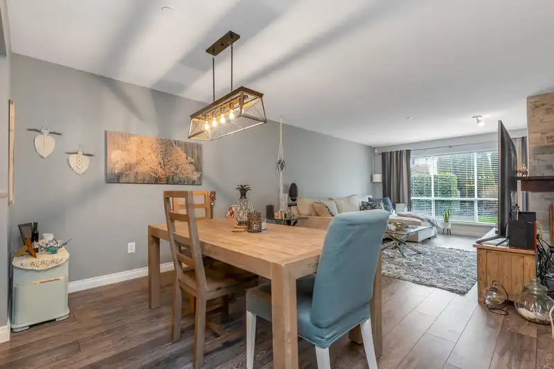 102 33280 E BOURQUIN CRESCENT - photo 2 of 36
