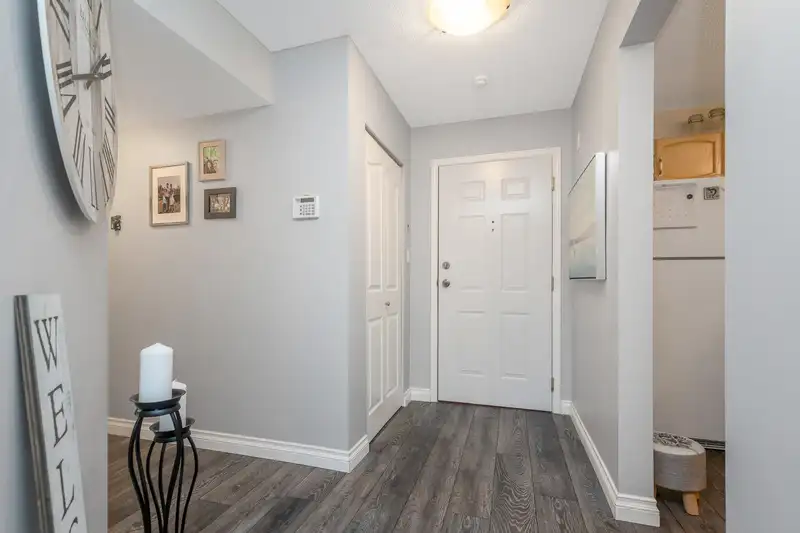 102 33280 E BOURQUIN CRESCENT - photo 4 of 36