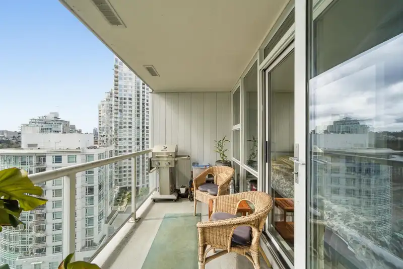 1808 193 AQUARIUS MEWS - photo 4 of 40