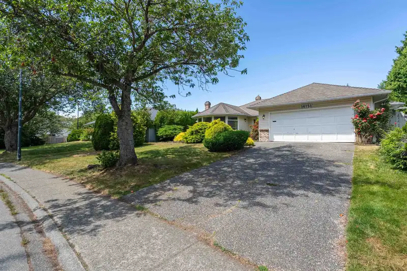 14151 16A AVENUE - photo 3 of 32