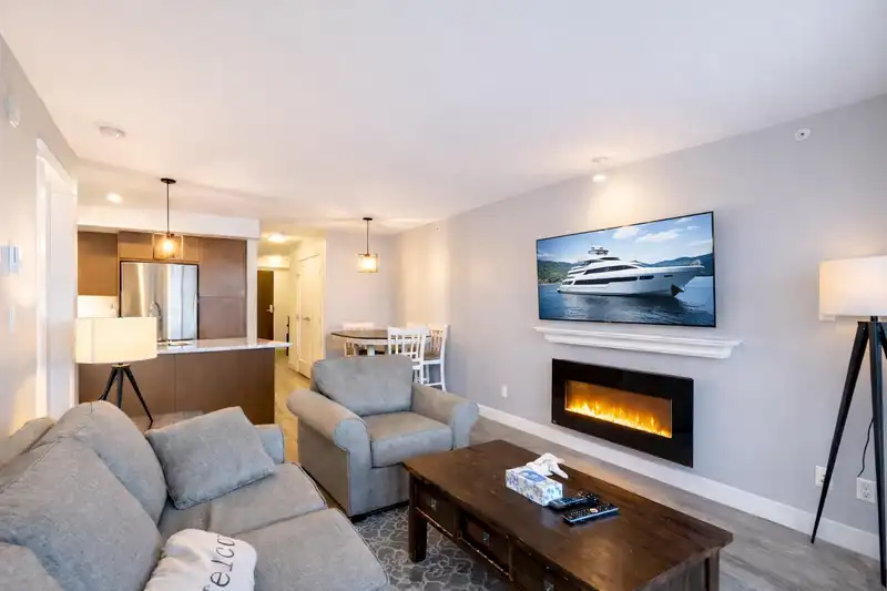 404 14955 VICTORIA AVENUE - photo 2 of 18