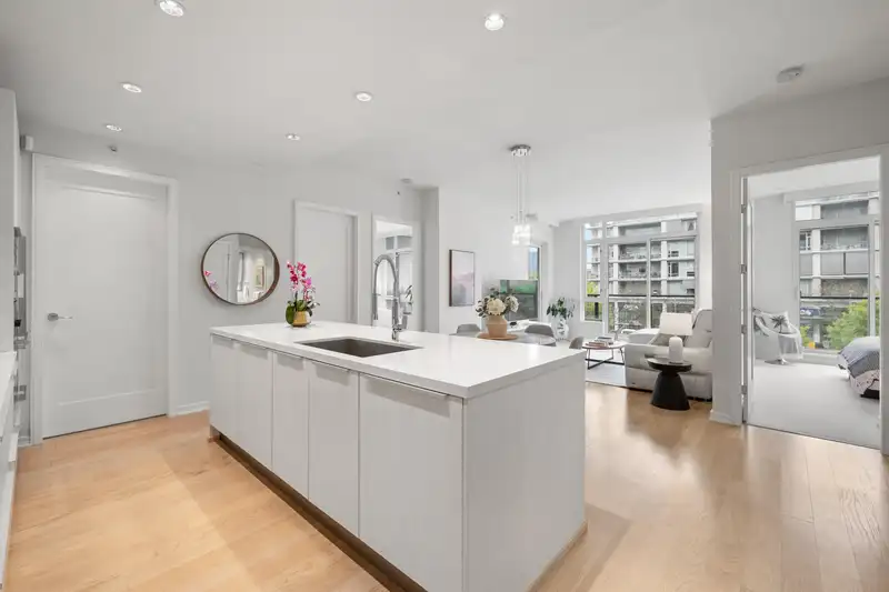 302 1625 MANITOBA STREET - photo 2 of 40