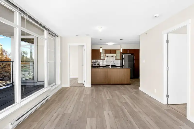 510 8068 WESTMINSTER HIGHWAY - photo 4 of 24