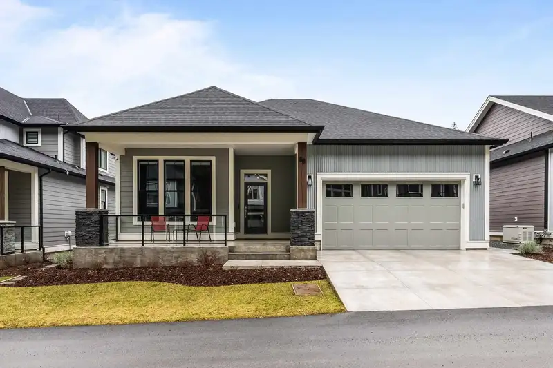 88 1880 COLUMBIA VALLEY ROAD - photo 1 of 40