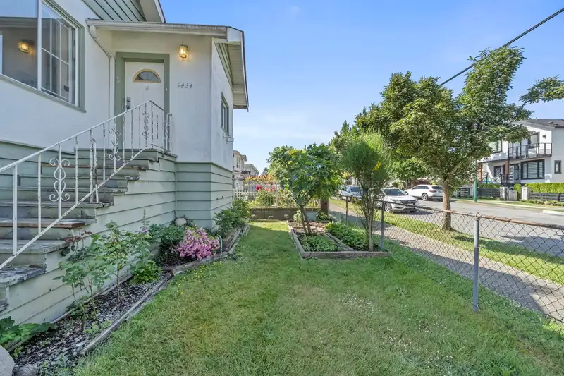 5434 KILLARNEY STREET - photo 4 of 10
