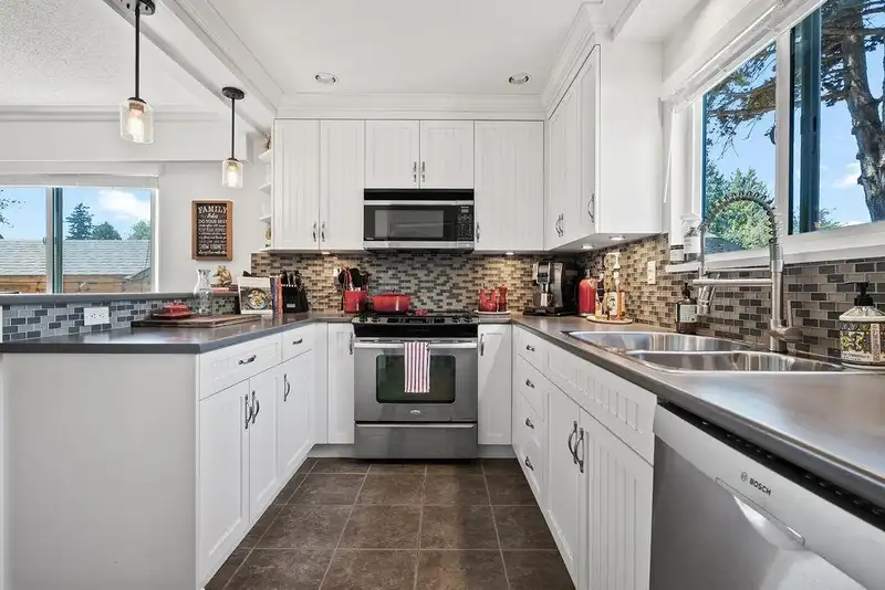 4851 55B STREET - photo 2 of 34