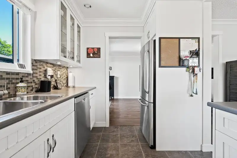 4851 55B STREET - photo 3 of 34