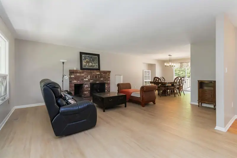 31747 VIEWCREST AVENUE - photo 4 of 36