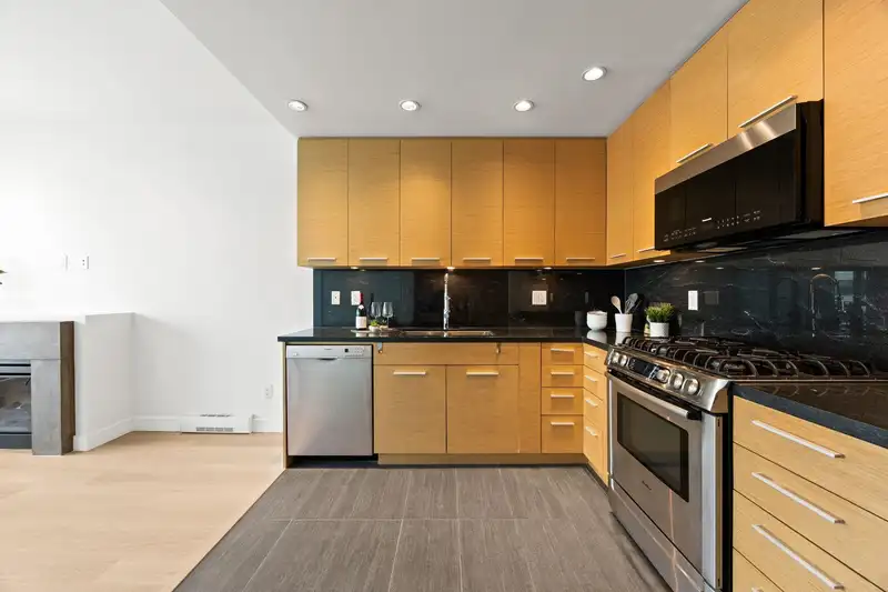 308 2528 MAPLE STREET - photo 4 of 35