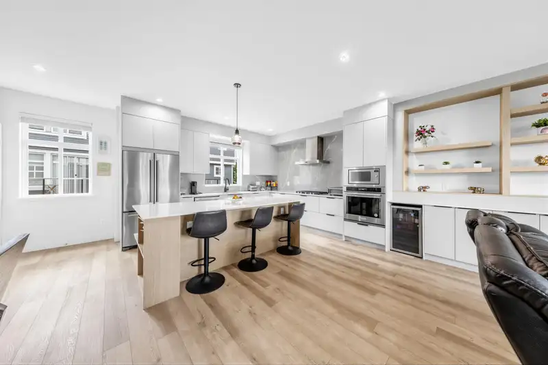 33 10488 124 STREET - photo 3 of 39