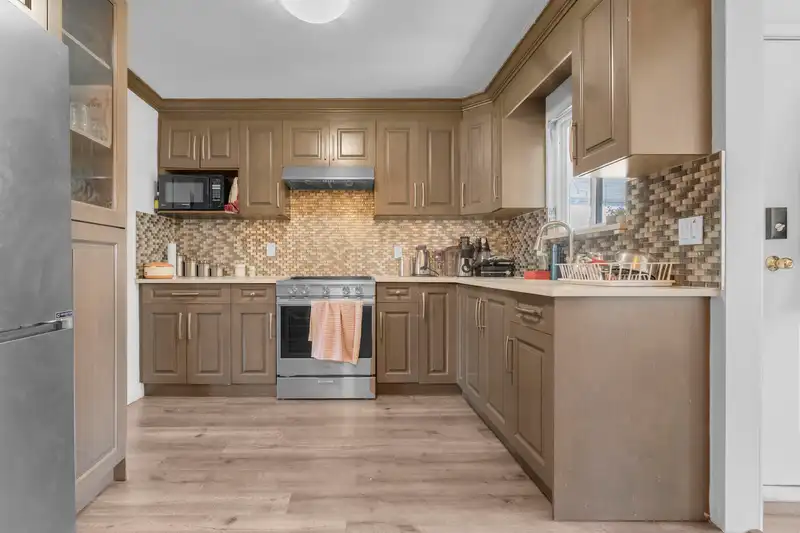 13430 64 AVENUE - photo 2 of 19