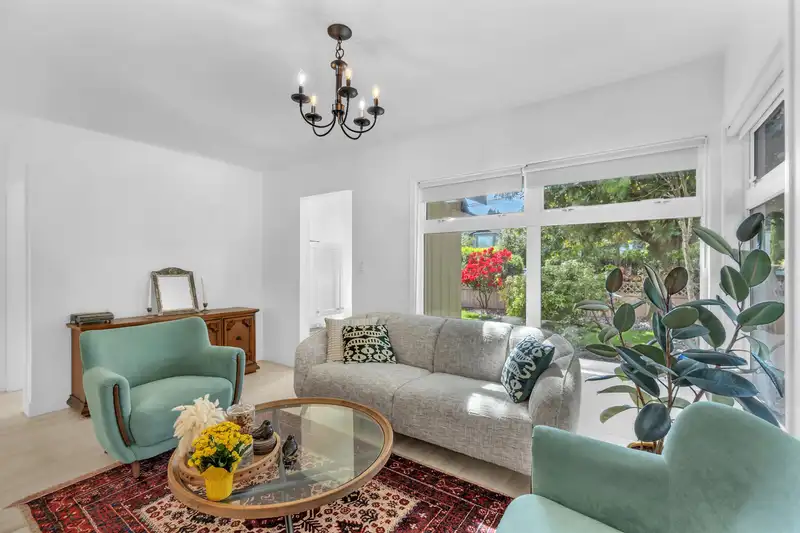 1698 GARDEN AVENUE - photo 3 of 25